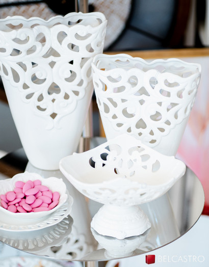 Vaso arredamento piccolo traforato porcellana colore bianco Hervit